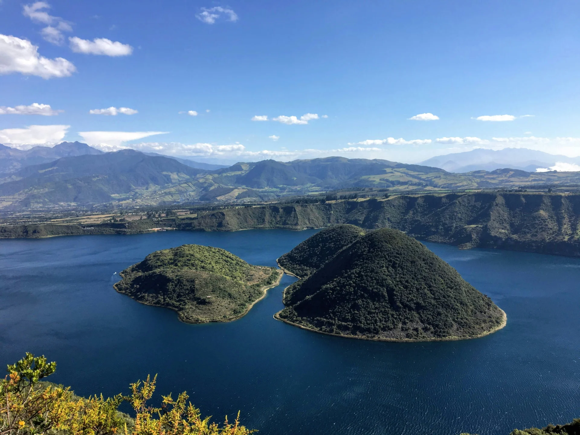 Cuicocha lake 08