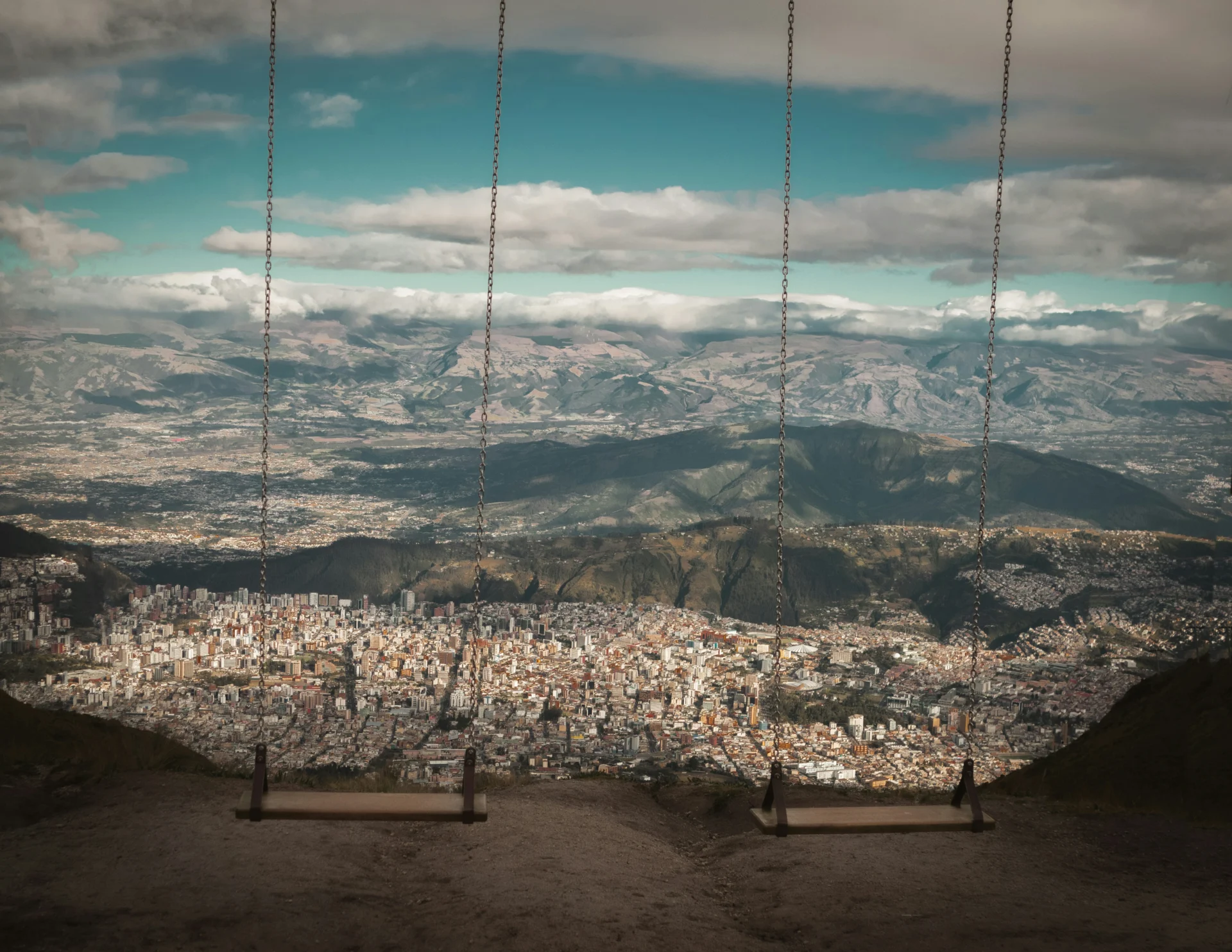 Quito Ecuador swing 08