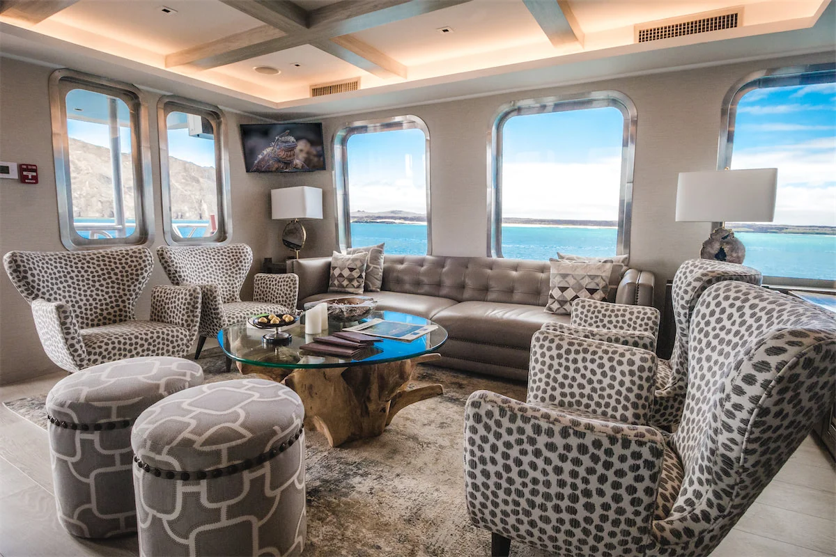 yatch inside 2