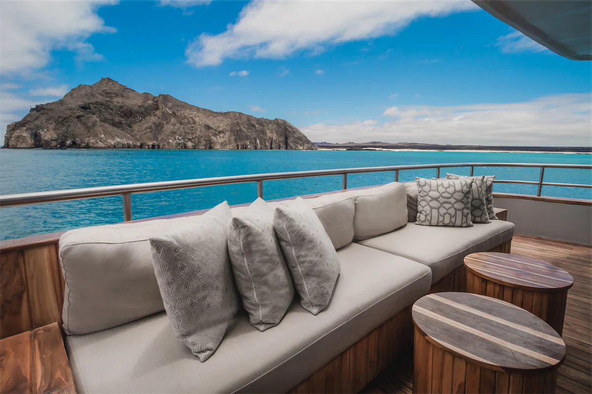 yatch inside 3