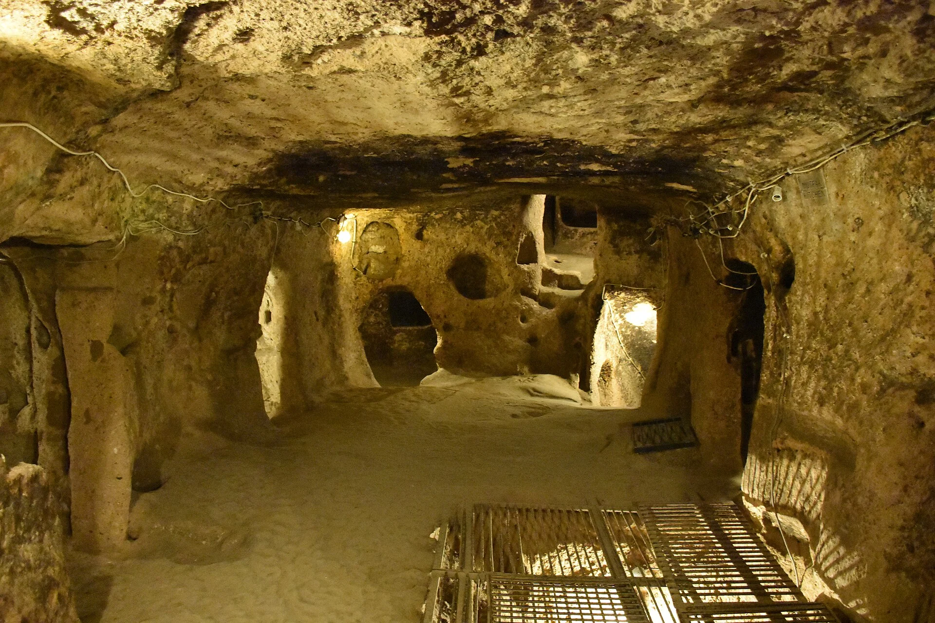 Kaymaklı_Underground_City_large_room
