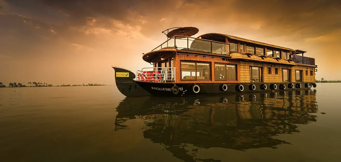 Luxury Houseboat, Kerala Backwaters