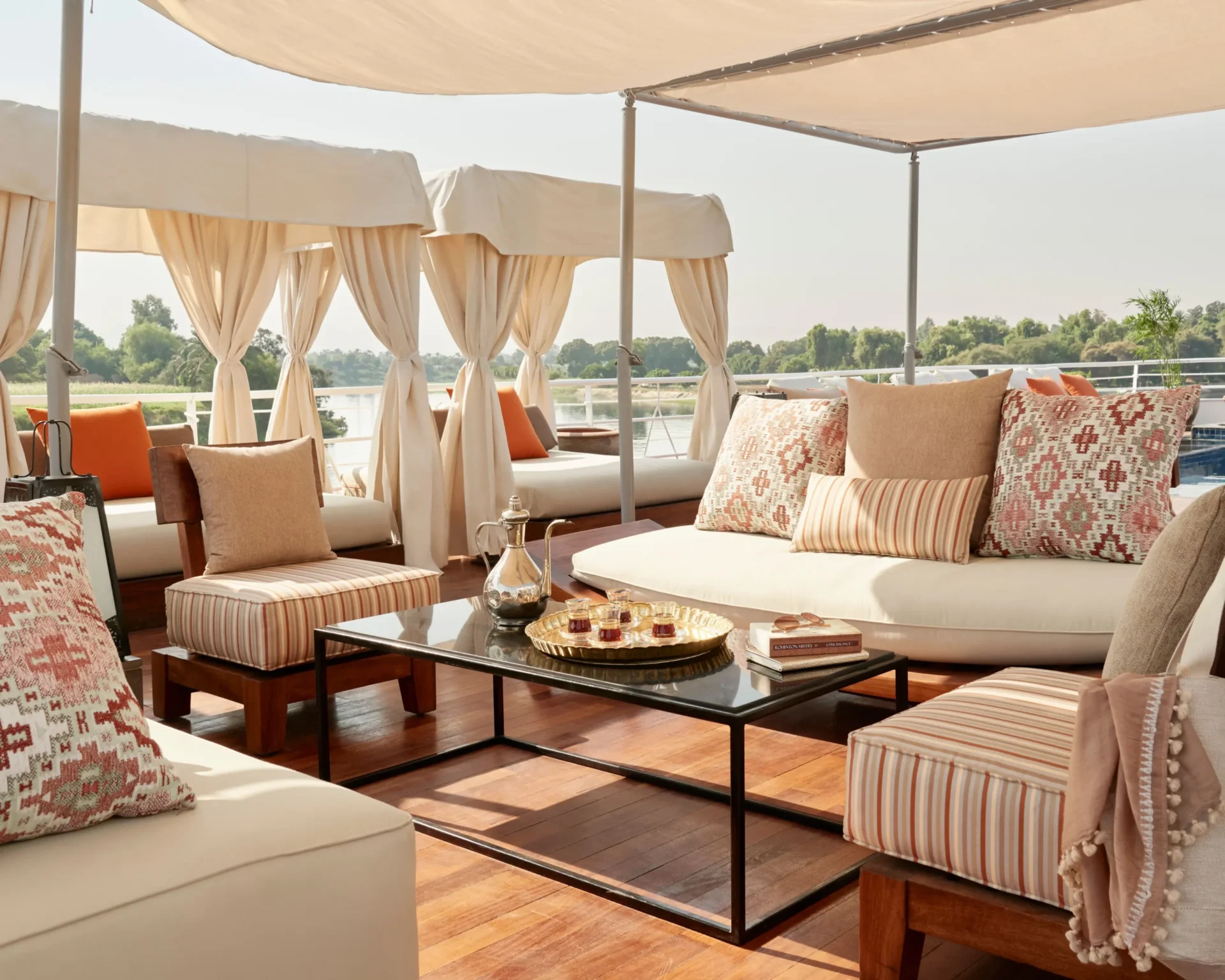 b167a577f840368891082f480822acd9826ef2db-6037x4830 (1)